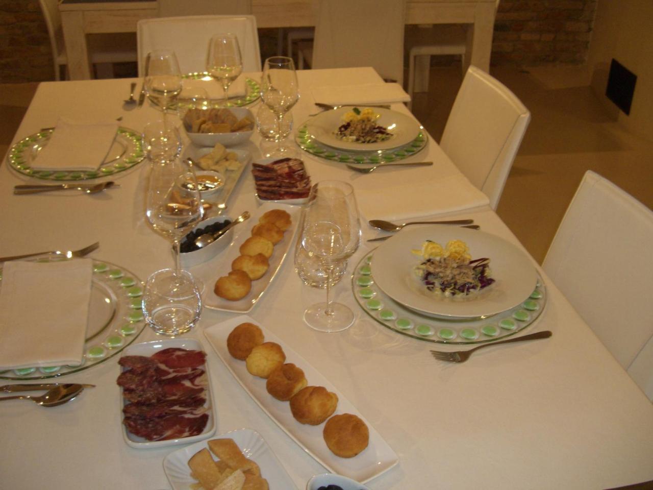 Agriturismo Pozzuolo Serrungarina Екстериор снимка